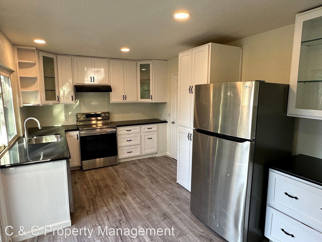 Foto principal - 3 br, 1 bath House - 2961 Tobin Drive