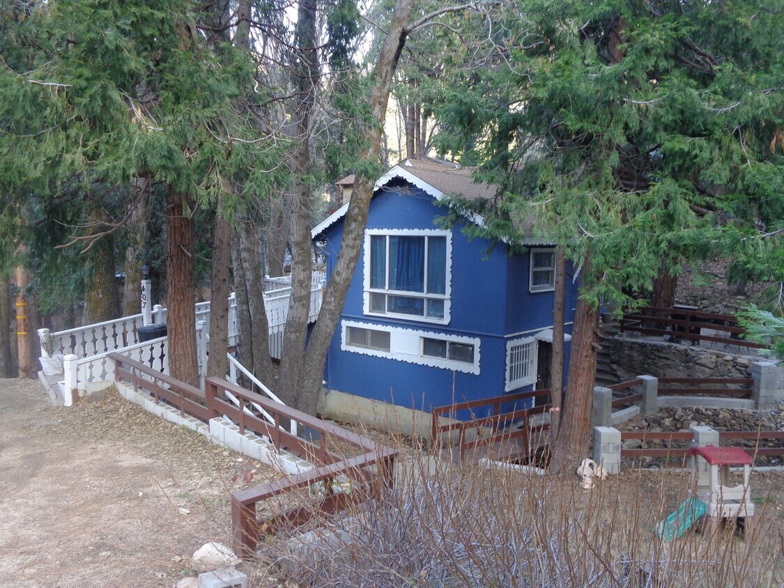407 Dark Canyon Rd, Crestline, CA 92325 House Rental in Crestline, CA