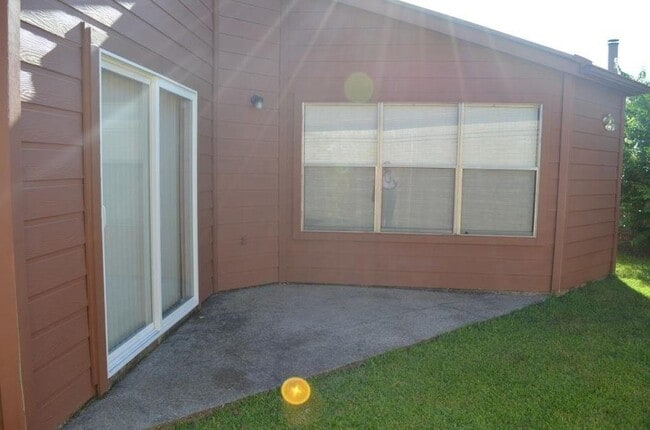 Building Photo - 2474 Falls Church Dr