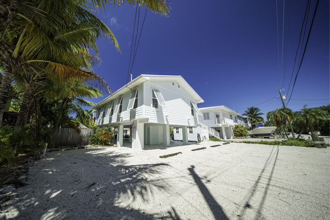 Building Photo - 767 98th St