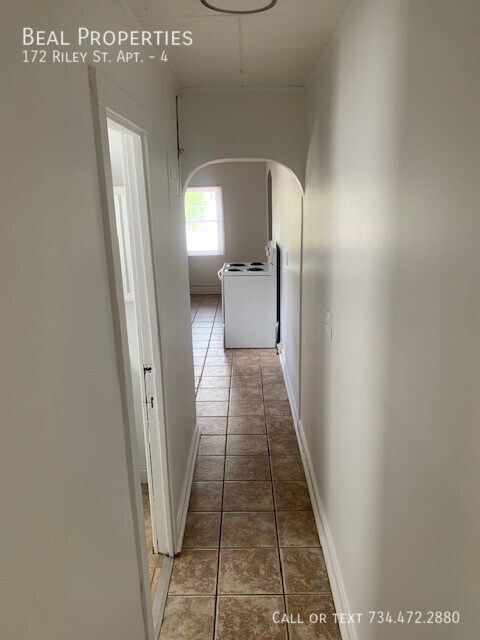 Building Photo - 172 Riley St