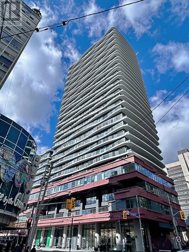 Building Photo - 280 Dundas St W