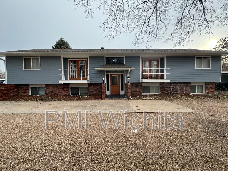 819 E 1st St Unit C, Newton, KS 67114 Condo for Rent in Newton, KS