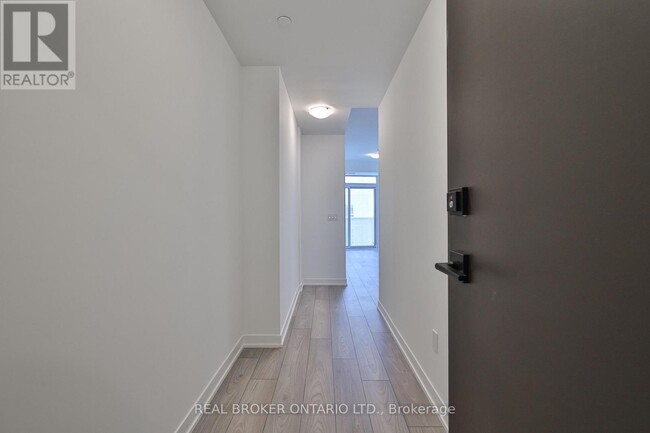 Photo du bâtiment - 498-2498 Caldari Rd