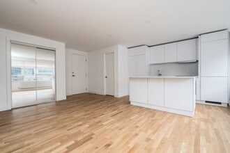 Building Photo - 263 Russell Hill Rd