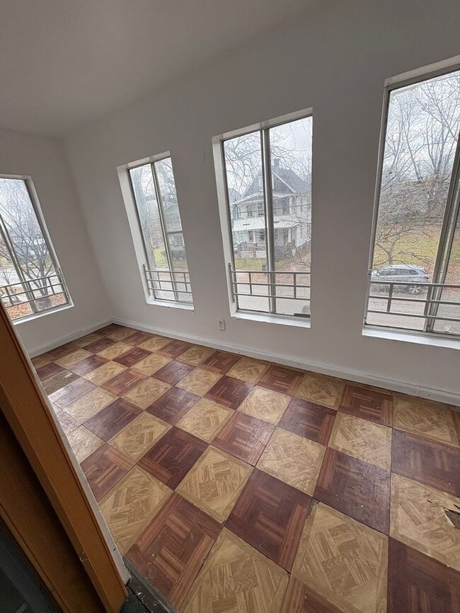 Foto del edificio - 3026 E 123rd St