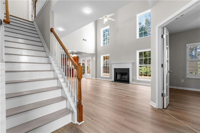 Building Photo - 1360 Silvergate Dr