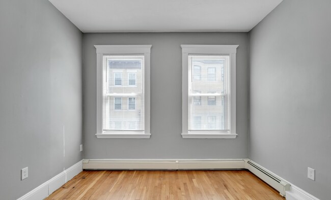 Building Photo - 142 Sutherland Rd
