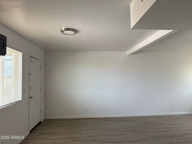 Foto del edificio - 4619 S 16th St