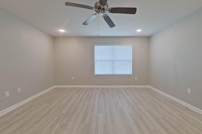 Building Photo - 128 Swallowtail Ln