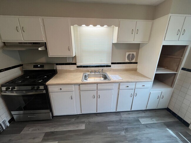 Foto del edificio - Freshly Renovated Two Bedroom Home Coming Available!