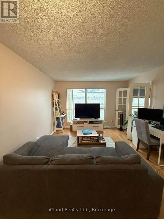 Photo du bâtiment - 7 Carlton St.