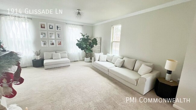 Foto del edificio - 3 Bed / 2.5 Bath Townhouse (Available 4/10...