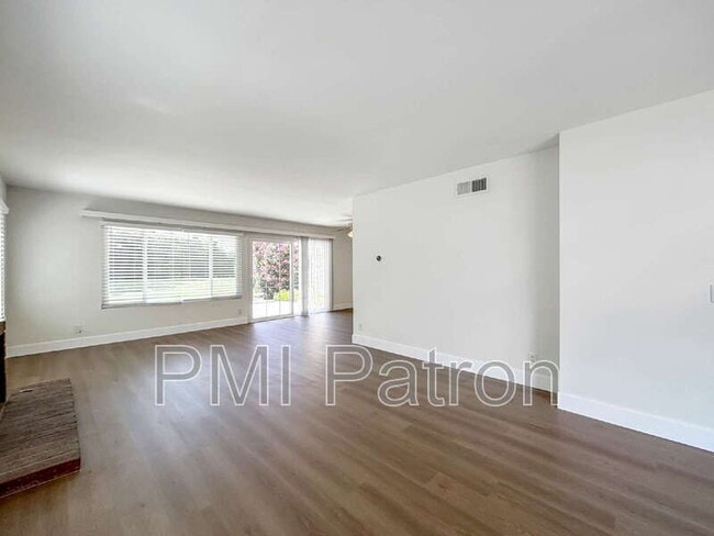 Building Photo - 21909 Huron Ln
