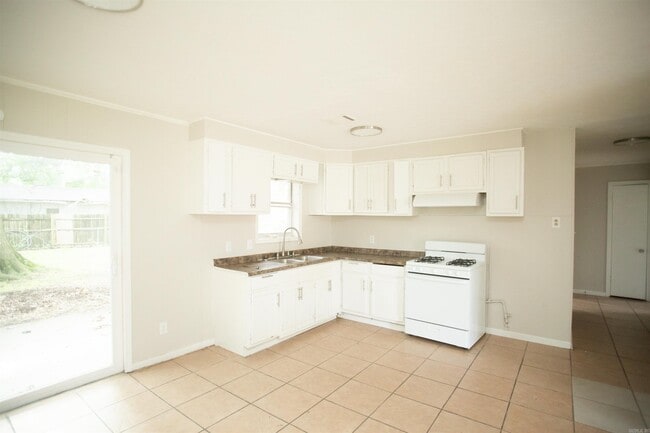 Building Photo - 1402 Boston Dr
