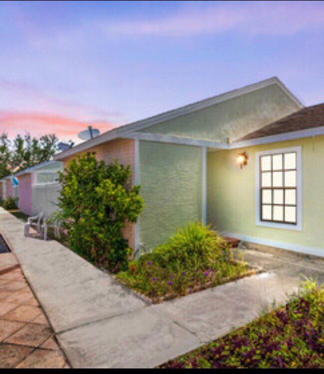 Building Photo - 9910 Aquarius Dr