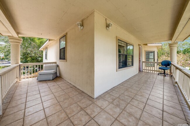 Foto del edificio - 5230 Ebony Dr