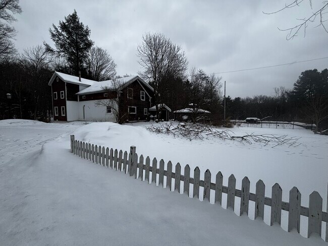 Foto del edificio - 349 Bone Plain Rd