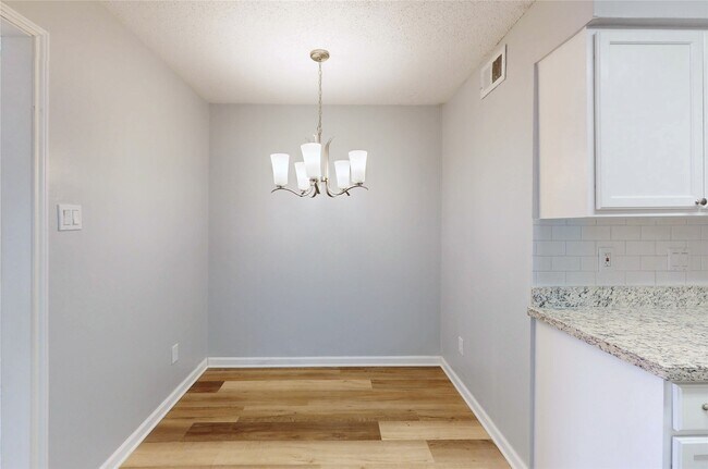 Foto del edificio - 14147 Misty Meadow Ln