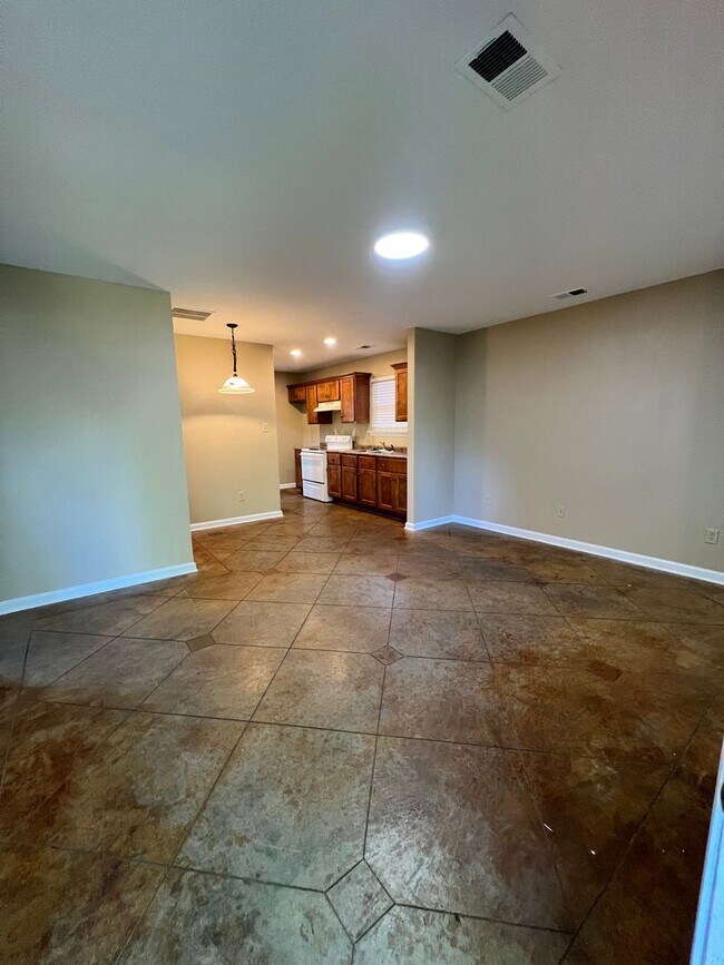 Foto del edificio - 3 BD 1 BA home in Millington! Minutes from Navy Base