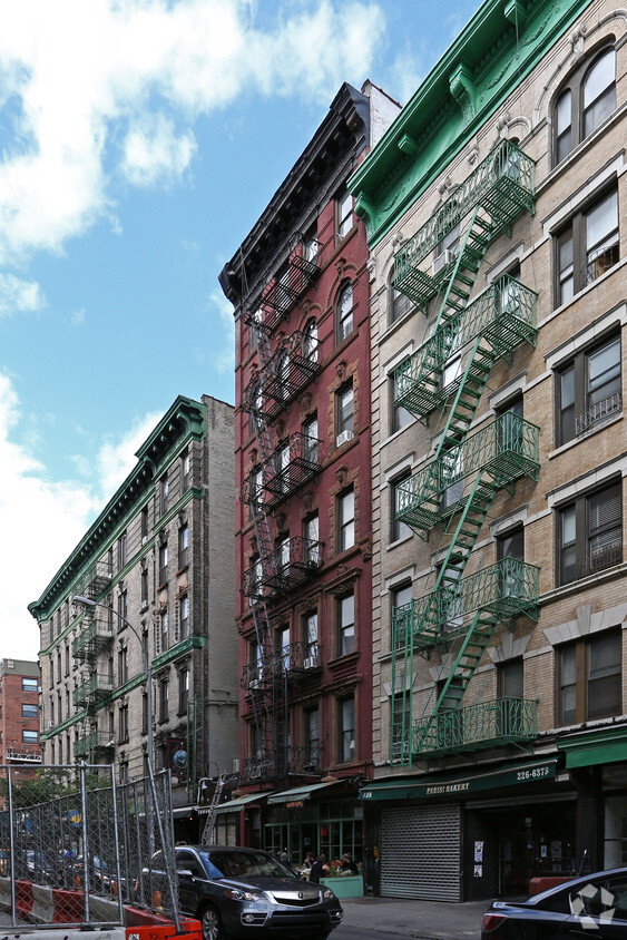 Building Photo - 200 Mott St