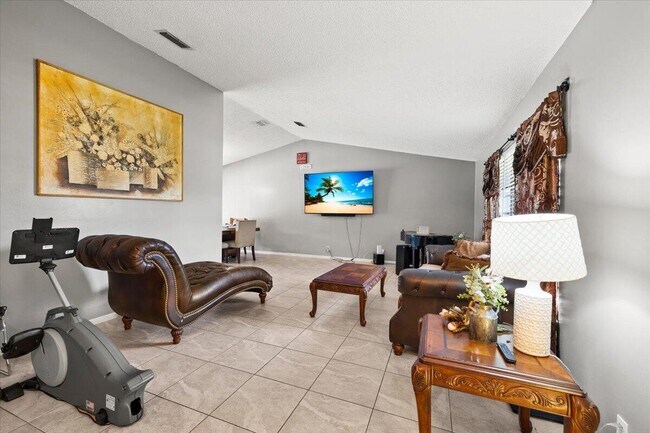 Foto del edificio - 13482 Columbine Ave