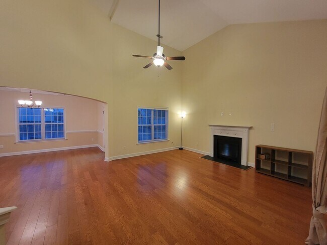Building Photo - Beautiful 3 bedroom 2.5 bath home in Eagle...