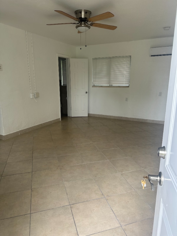 Building Photo - 1064 N Tamiami Trl