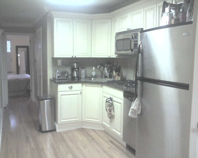 Building Photo - 379 1st Ave