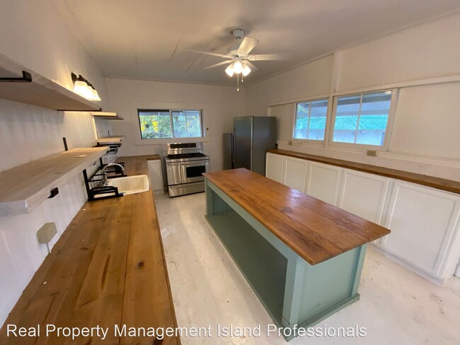 Building Photo - 3 br, 1 bath House - 8638 A Kekaha rd