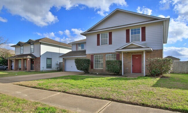 Building Photo - Adorable 4 bedroom, 2.5 bath!! Move in rea...