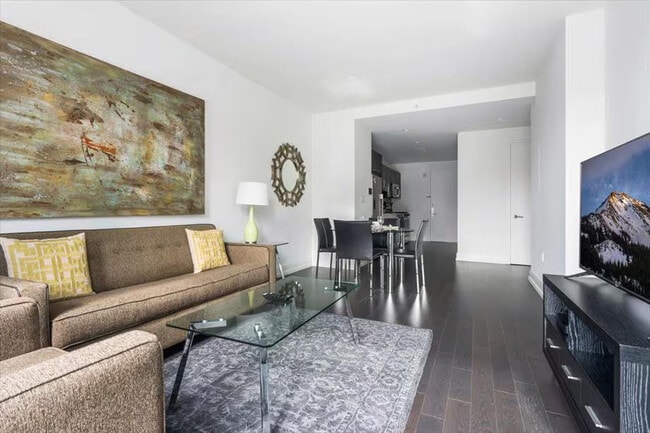 Foto del edificio - 555 10th Ave