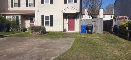 Building Photo - 621 Aubrey Dr