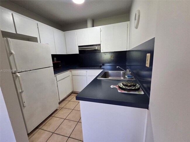Foto del edificio - 11035 SW 56th St