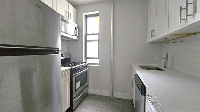 Foto del edificio - 2 bedroom in NEW YORK NY 10032