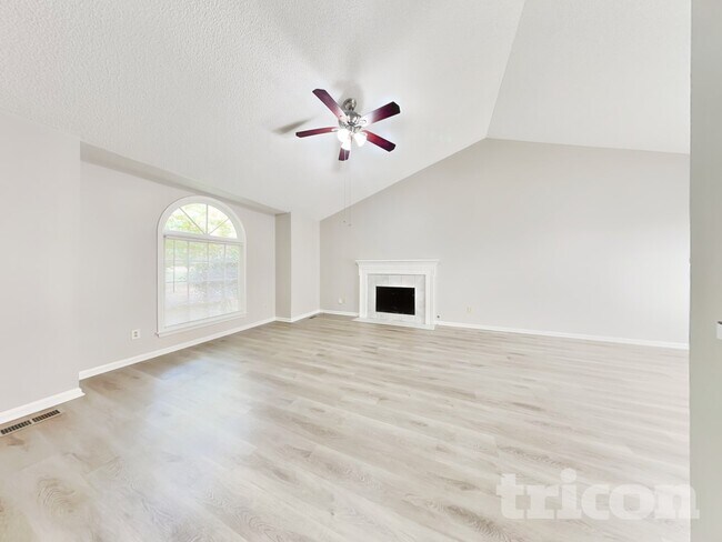 Foto del edificio - 5450 Bridle Dr