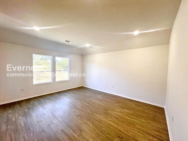 Foto del edificio - 1511 Ridgefield Cir