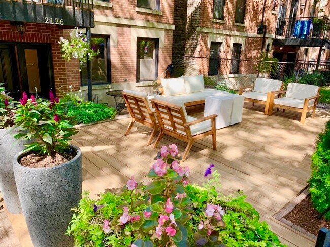 Foto del edificio - 2126 N Bissell St