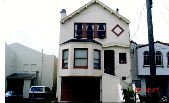 Building Photo - 1379 43rd Ave
