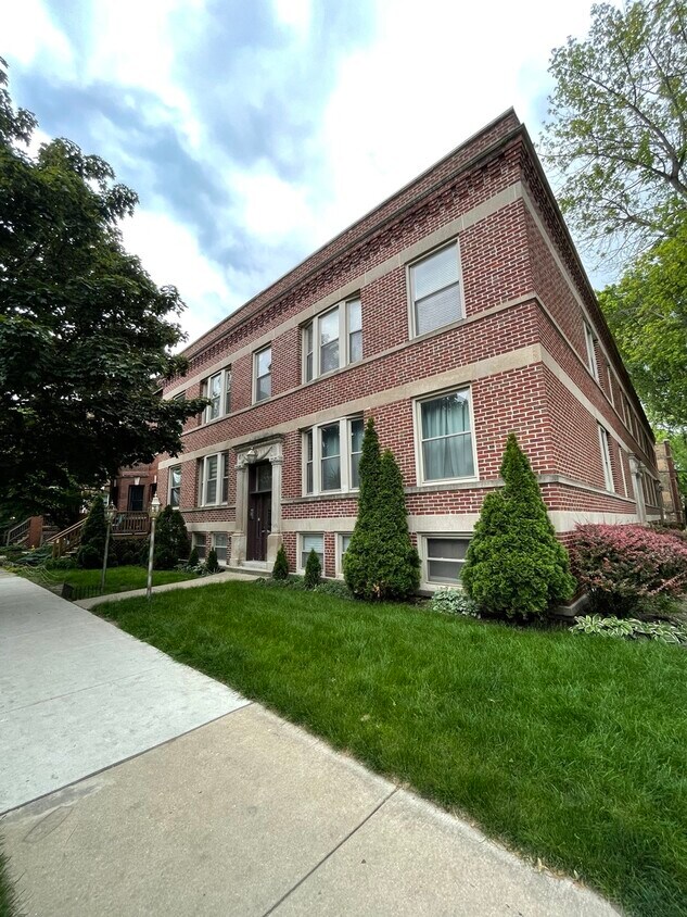 Primary Photo - 1455 W Thome Ave