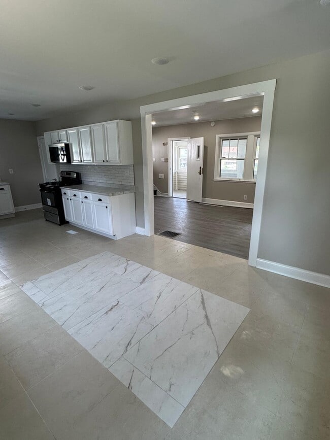 Photo - 445 W 25th St House