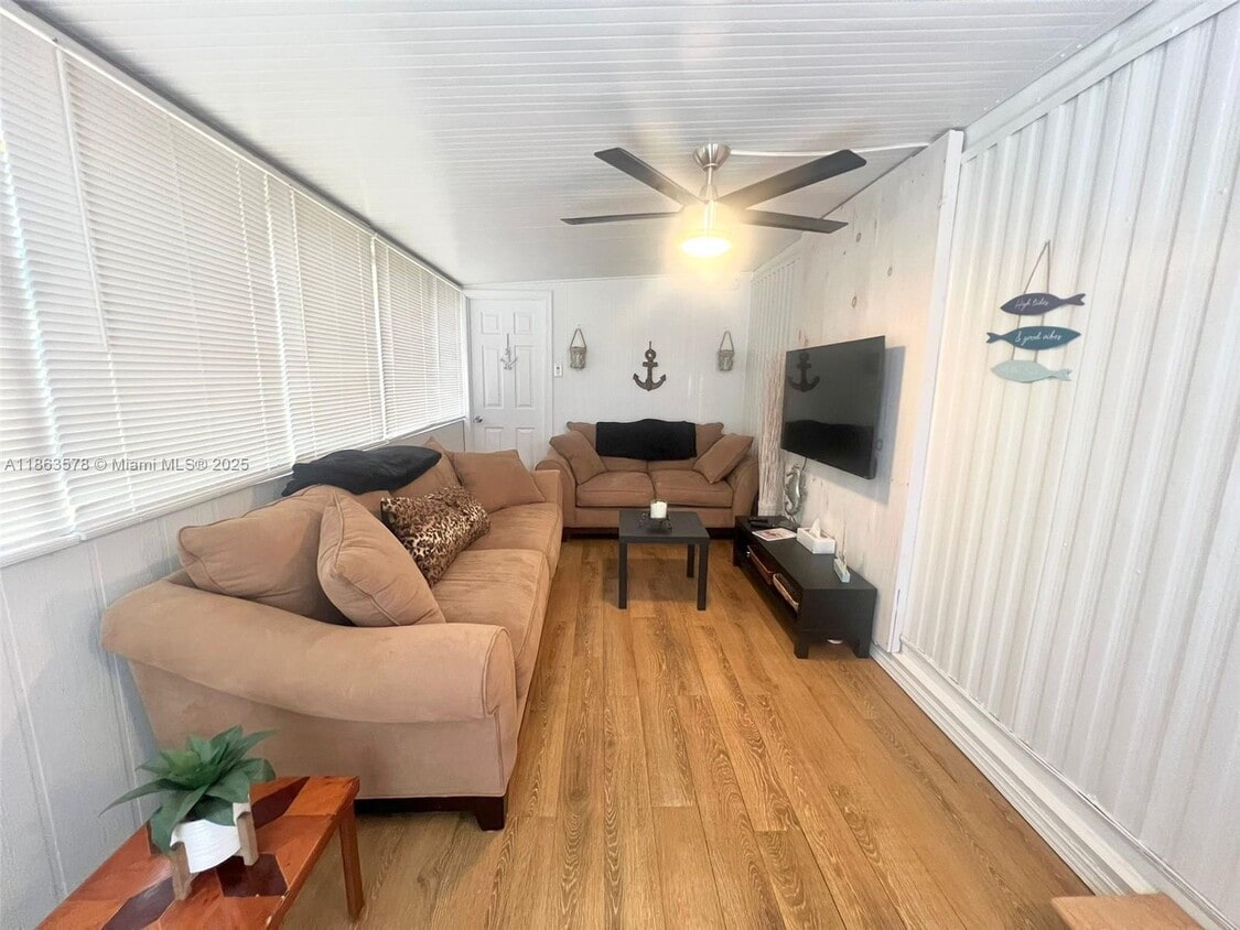 Primary Photo - 231 W Lake Dr