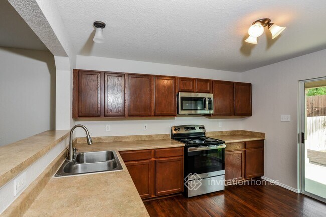 Building Photo - 3711 Hideaway Grn