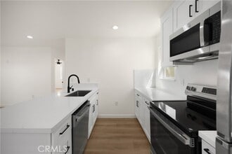 Building Photo - 102 E Avenida San Gabriel