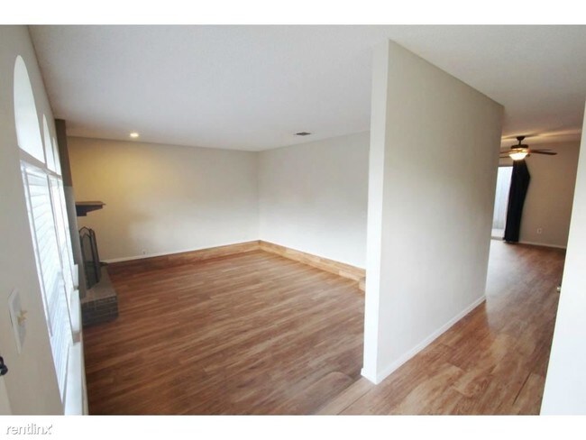 Foto del edificio - 9101 Rockcrest Cir