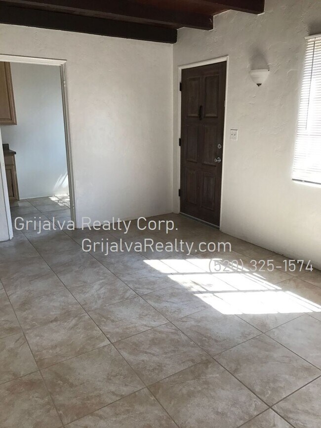 Foto del edificio - 1339 N Howard Blvd