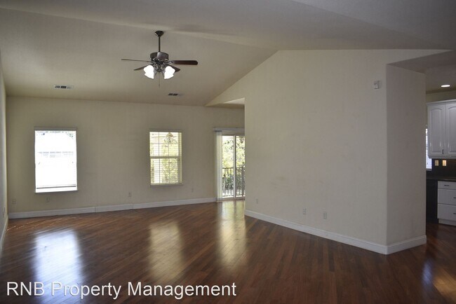 Building Photo - 3 br, 2.5 bath House - 7698 Highland Avenu...