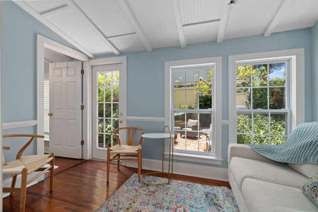 Building Photo - 72 Abbott St