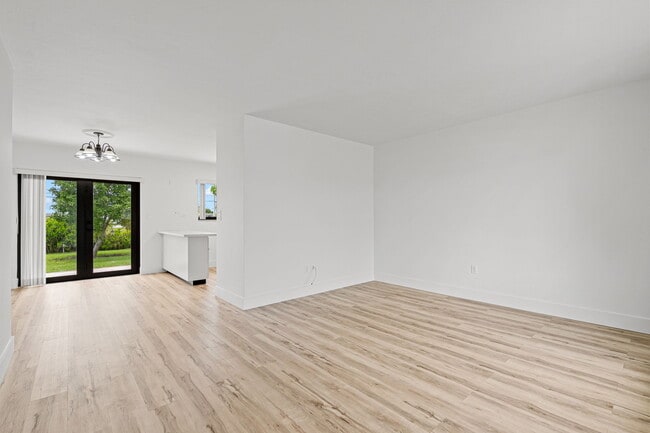 Foto del edificio - 5110 SW 106th Ave