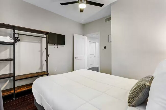 Foto del edificio - 1379 St Bernard Ave